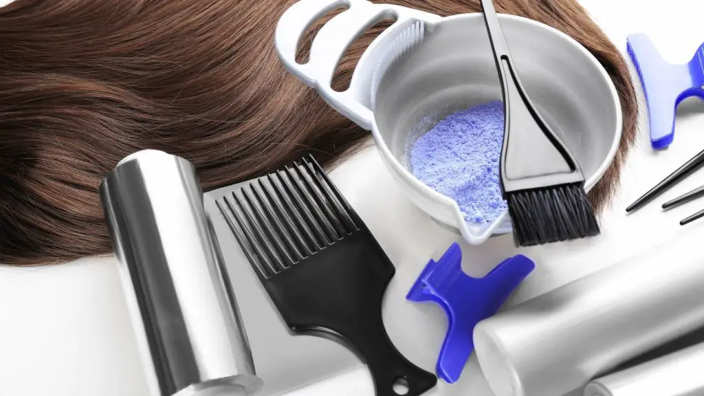 Bleaching set and tools with hair strands