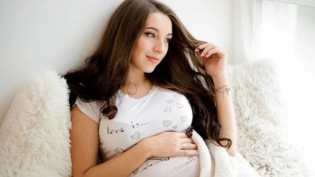 girl thinking about her Keratin treatment during her pregnancy
