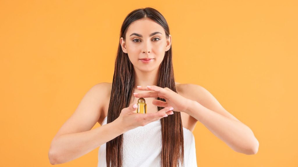 woman-holding-argan-oil-1024x576-3031019